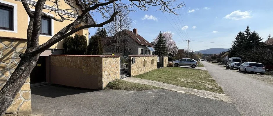 M�rk�i Vend�gh�z - kapu a Bakonyra M�rk�