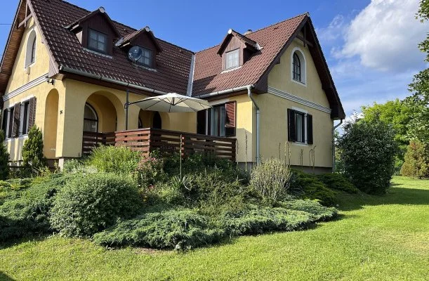 M�rk�i Vend�gh�z - kapu a Bakonyra M�rk�