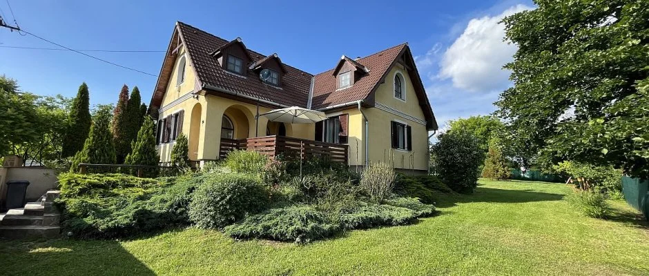 M�rk�i Vend�gh�z - kapu a Bakonyra M�rk�