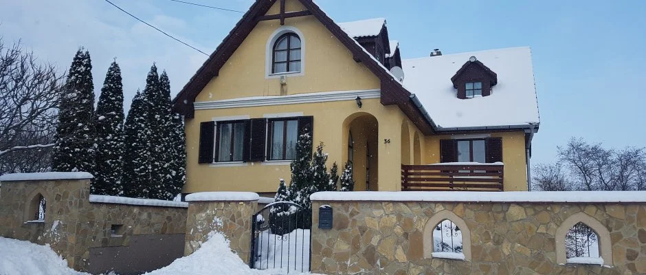 M�rk�i Vend�gh�z - kapu a Bakonyra M�rk�