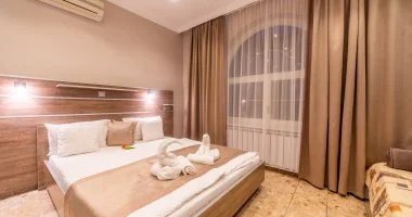 M�jus 1. (min. 3 �j)