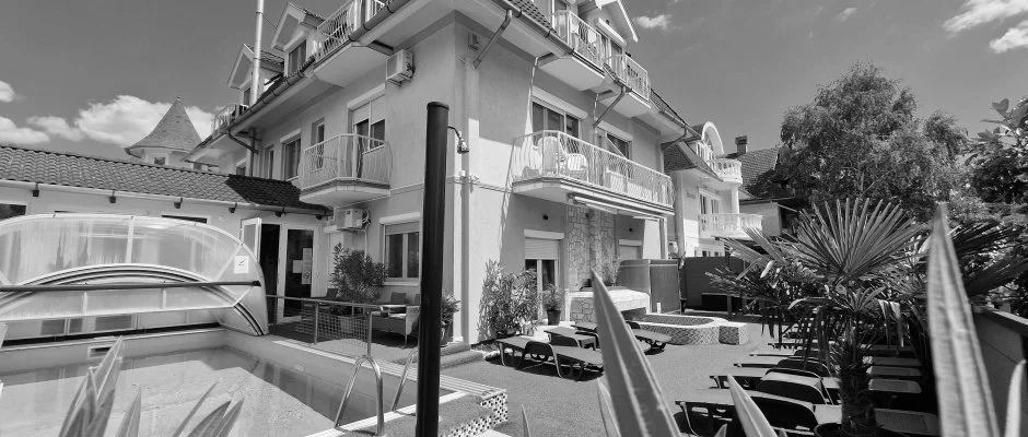 Napsug�r Apartmanh�z Si�fok