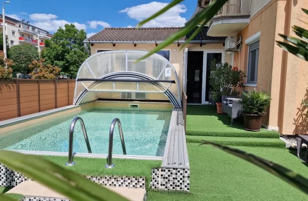 Napsug�r Apartmanh�z Si�fok