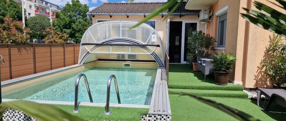 Napsug�r Apartmanh�z Si�fok