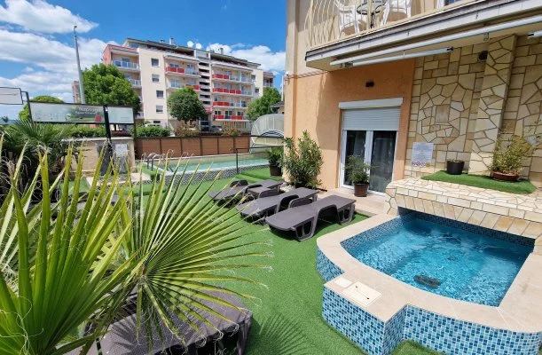 Napsug�r Apartmanh�z Si�fok