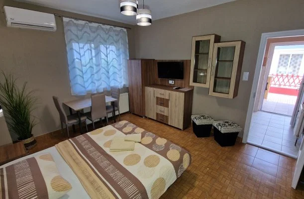 Napsug�r Apartmanh�z Si�fok