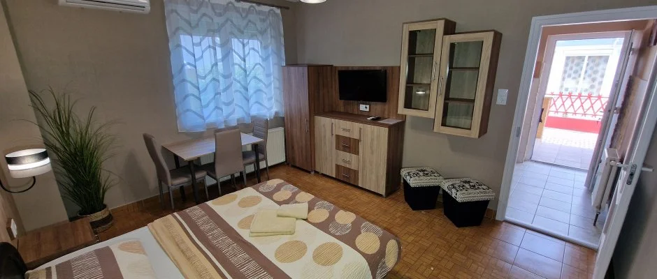 Napsug�r Apartmanh�z Si�fok