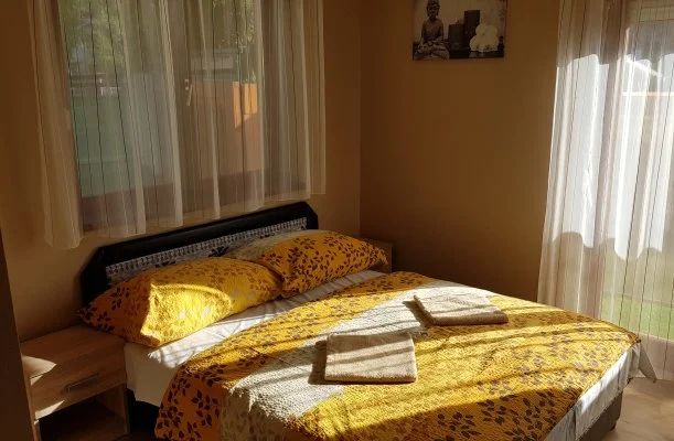 Napsug�r Apartmanh�z Si�fok