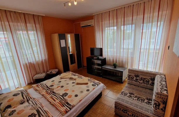 Napsug�r Apartmanh�z Si�fok