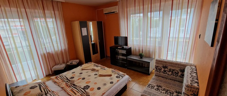 Napsug�r Apartmanh�z Si�fok