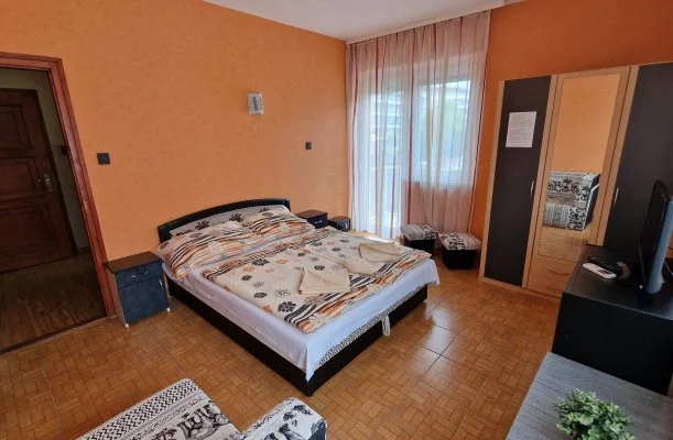 Napsug�r Apartmanh�z Si�fok