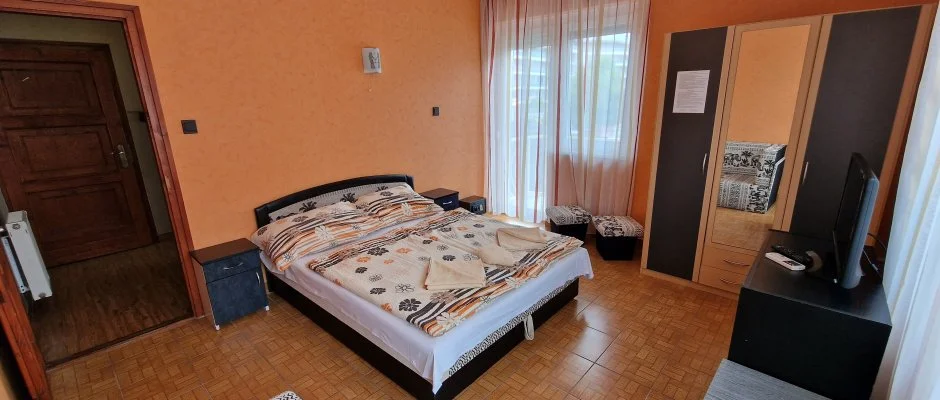 Napsug�r Apartmanh�z Si�fok