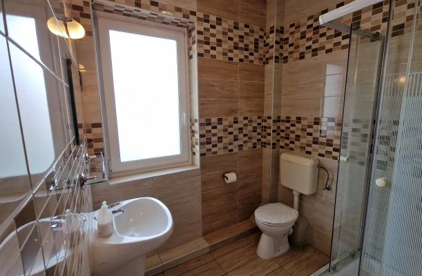 Napsug�r Apartmanh�z Si�fok