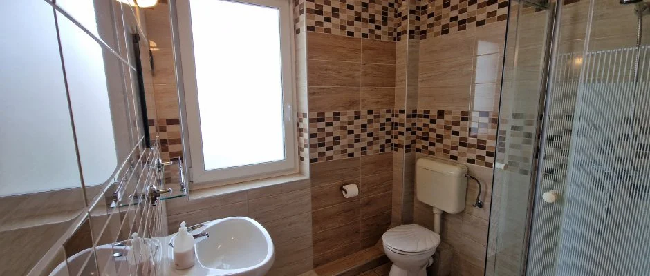 Napsug�r Apartmanh�z Si�fok