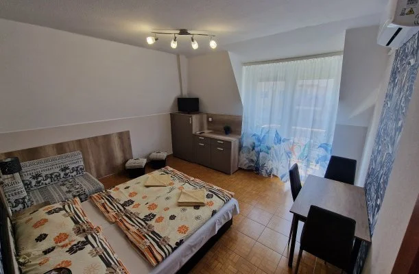 Napsug�r Apartmanh�z Si�fok