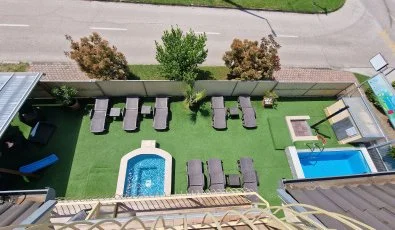 Napsug�r Apartmanh�z Si�fok