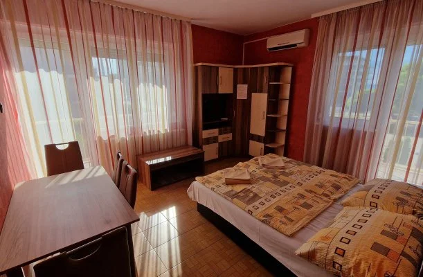 Napsug�r Apartmanh�z Si�fok