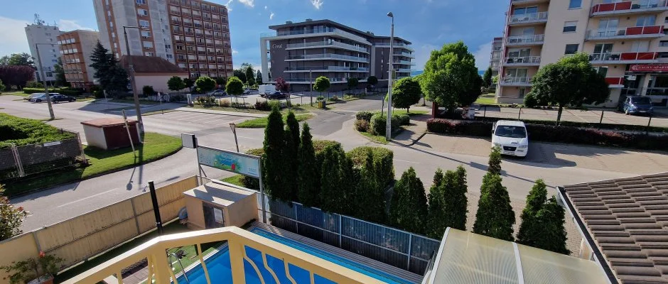 Napsug�r Apartmanh�z Si�fok