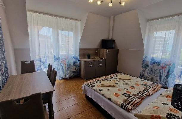 Napsug�r Apartmanh�z Si�fok