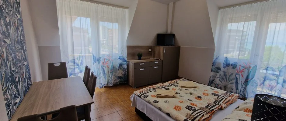 Napsug�r Apartmanh�z Si�fok