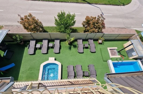 Napsug�r Apartmanh�z Si�fok