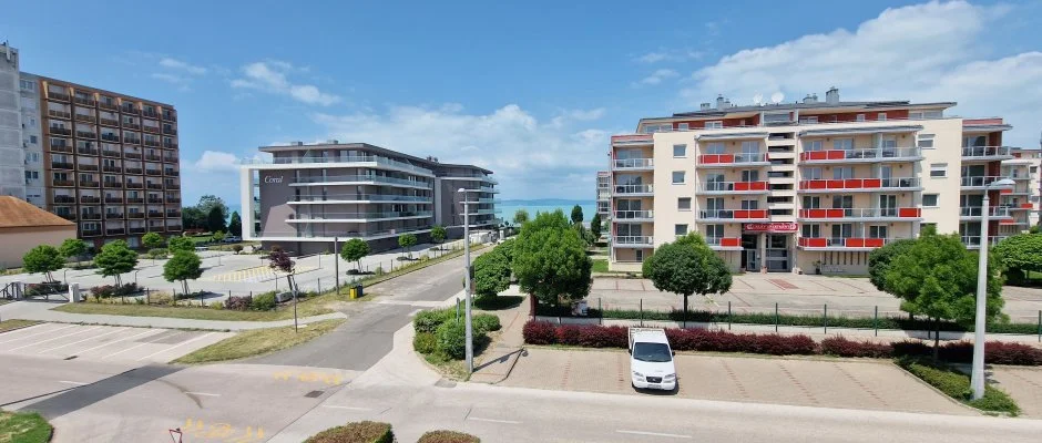 Napsug�r Apartmanh�z Si�fok