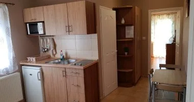 Majus 1. (min. 2 �j)