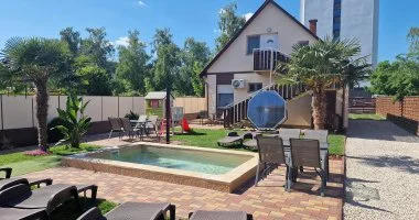 M�jus 1. (min. 2 �j)