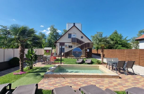 Napsug�r Villa A Si�fok