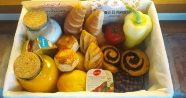 - Napi ár reggelivel