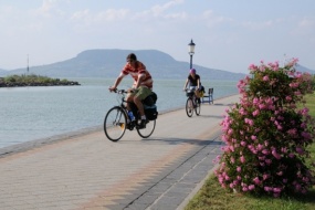 Kerékpárral a Balaton körül! Kerékpárral a Balaton körül!