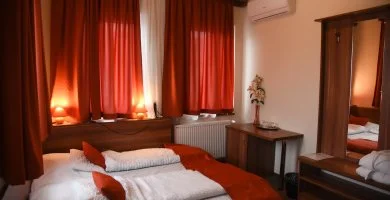 Két ünnep között