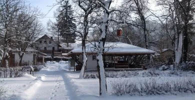 Két ünnep között