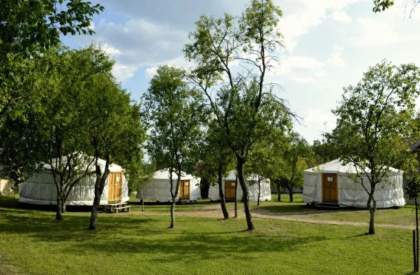 �r�ll� Szer Jurtasz�ll�s �riszentp�ter