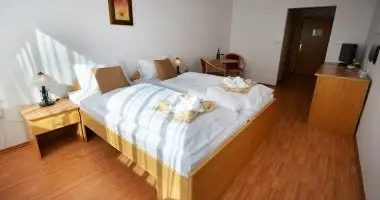 Két ünnep között