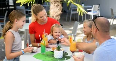 Augusztusi felt�lt�d�s