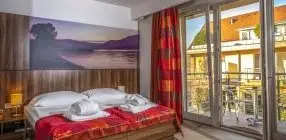 Royal Club Hotel - Kedvezm�nyes �r teljes el�refizet�ssel