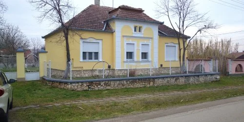 R�zsi Vend�gh�z Mih�lyh�za