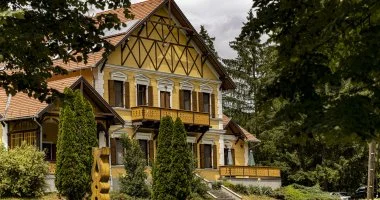 Napi �r reggelis ell�t�ssal (1 �jt�l)