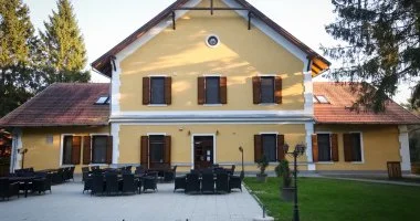 Napi �r teljes ell�t�ssal (1 �jt�l)