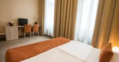 Napi �rak reggelis ell�t�ssal (1 �jt�l)