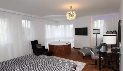 Szrcsa Hotel Szkesfehrvr