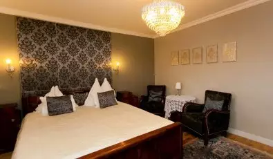 Szrcsa Hotel Szkesfehrvr