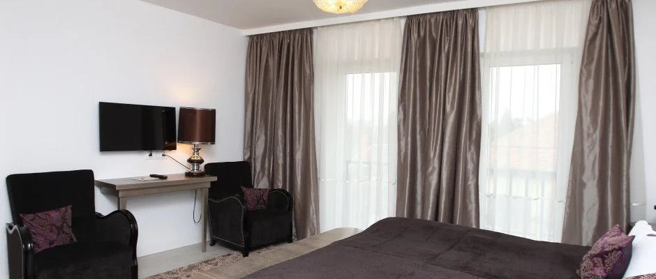 Szrcsa Hotel Szkesfehrvr