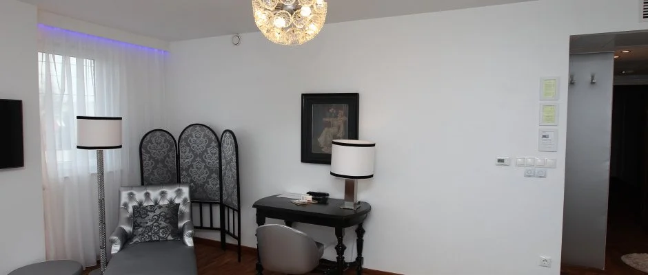 Szrcsa Hotel Szkesfehrvr