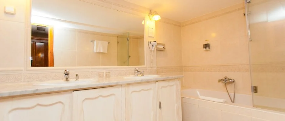 Sz�rcsa Hotel Sz�kesfeh�rv�r