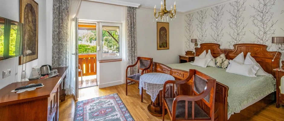 Sz�rcsa Hotel Sz�kesfeh�rv�r