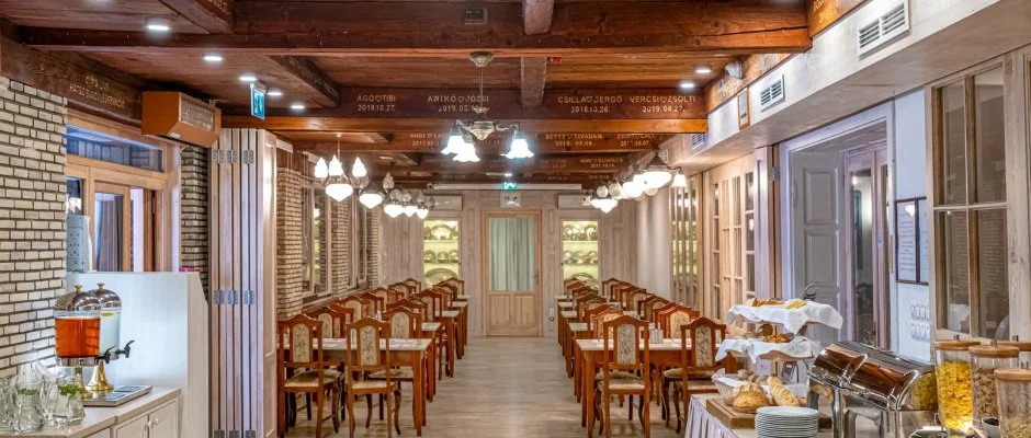 Sz�rcsa Hotel Sz�kesfeh�rv�r