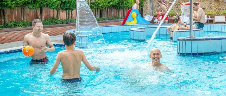 Sz�rcsa Hotel Sz�kesfeh�rv�r