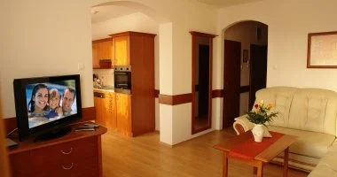 M�jus 1. (min. 2 �j)